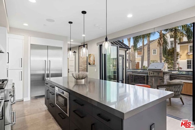 kitchen featuring stainless steel appliances, a center island, and hanging light fixtures