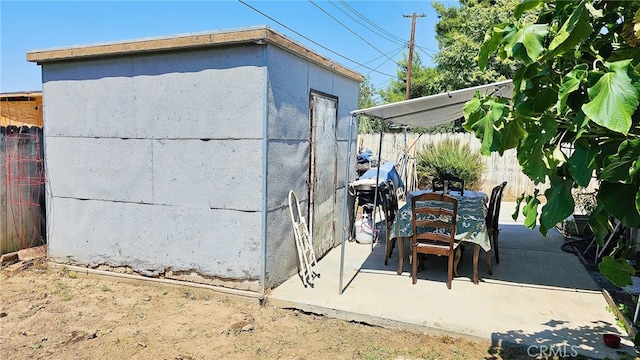 view of outbuilding