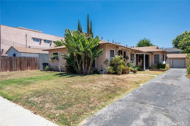 ranch-style house featuring a front lawn