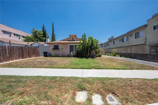 view of front of home featuring a front lawn