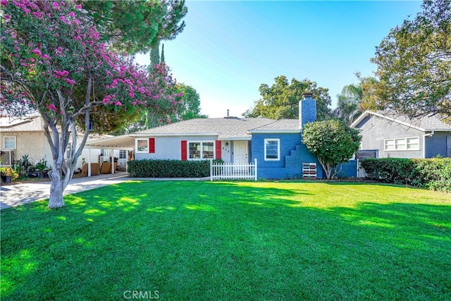 ranch-style house featuring a front lawn