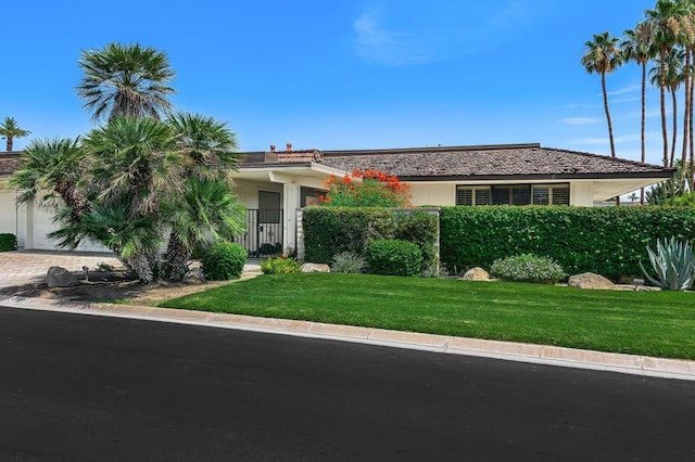 view of front of home with a front lawn