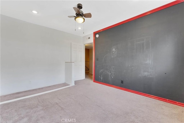 carpeted empty room featuring ceiling fan