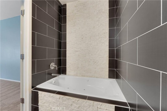 bathroom with tiled shower / bath combo