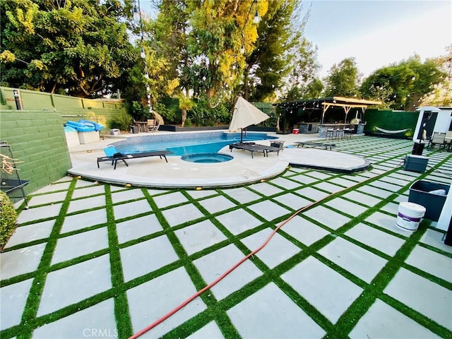 view of pool with an in ground hot tub and a patio