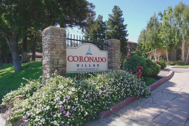 view of community / neighborhood sign