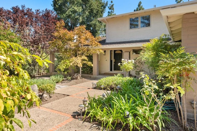 view of front of house featuring a patio