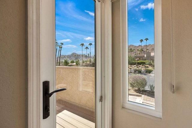 entryway featuring a mountain view