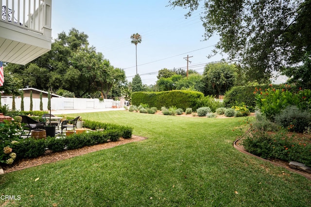 view of yard featuring a patio