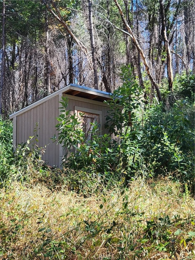 view of outbuilding