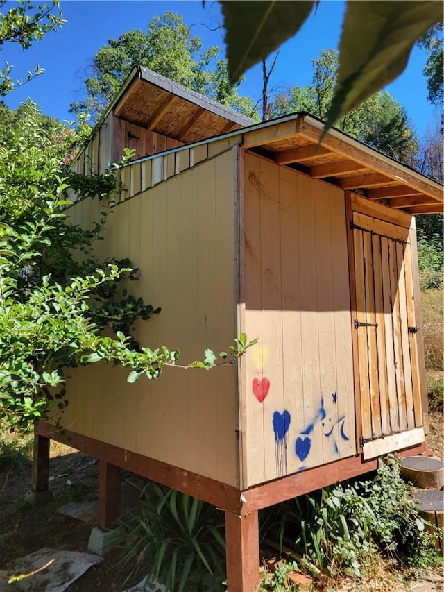 view of outbuilding