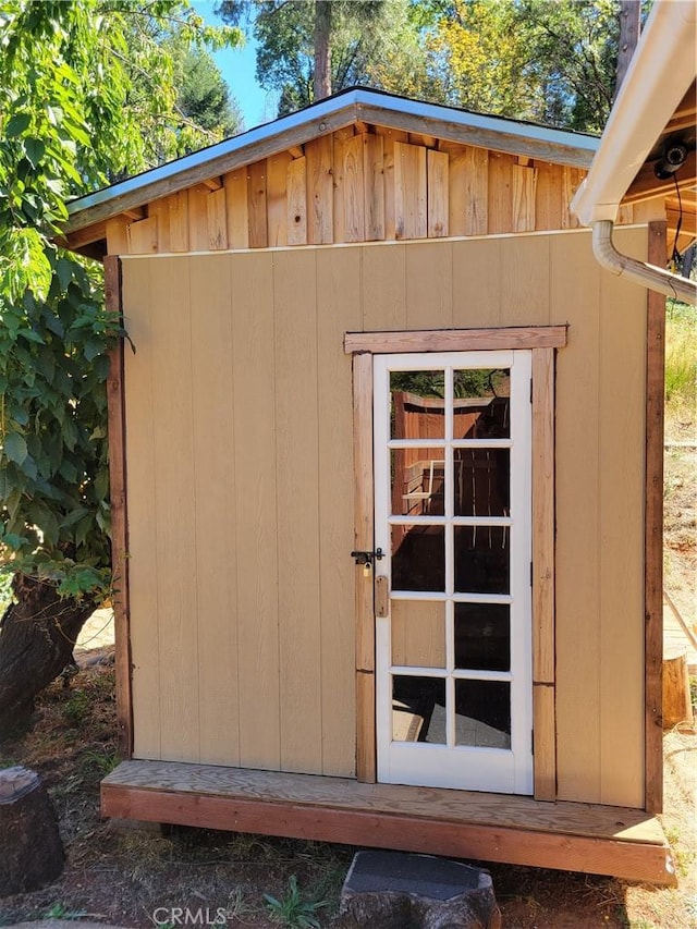 view of outbuilding