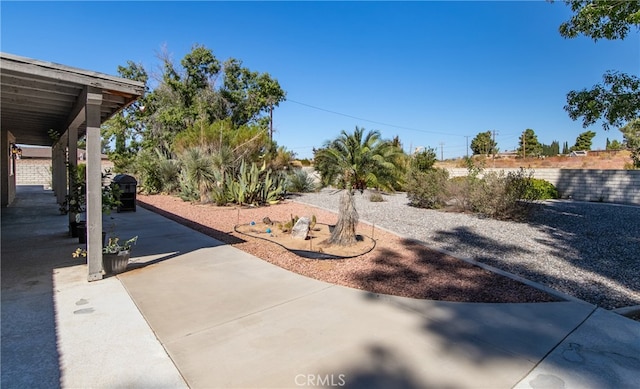 view of yard with a carport