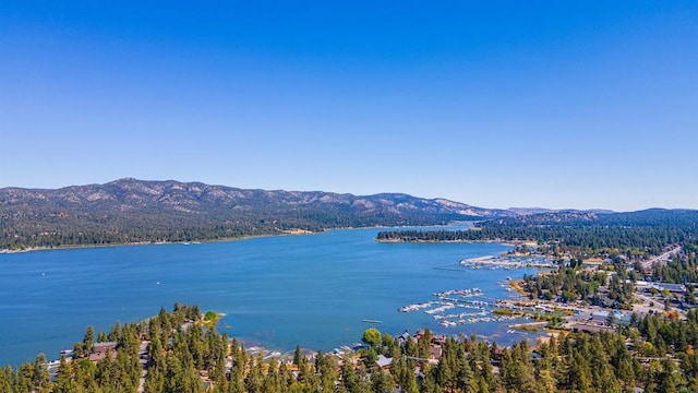 water view with a mountain view