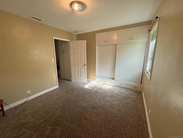 unfurnished bedroom featuring carpet flooring and a closet