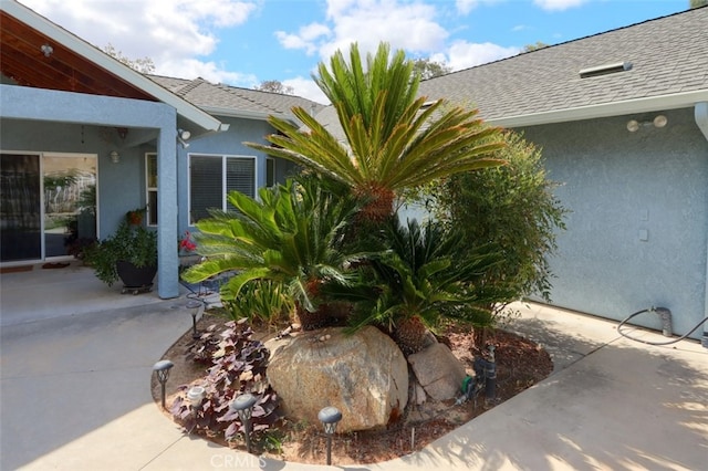 view of yard with a patio