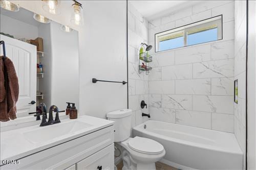 full bathroom with vanity, toilet, and tiled shower / bath