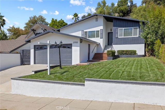 view of front of property featuring a front yard and a garage