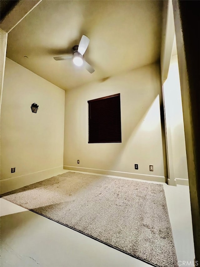 unfurnished room featuring concrete flooring and ceiling fan