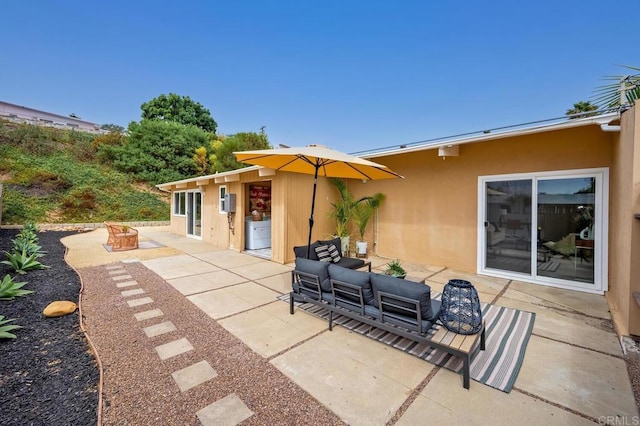 view of patio featuring an outdoor living space with a fire pit