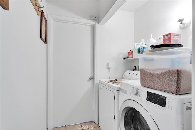 washroom featuring light tile patterned flooring and independent washer and dryer