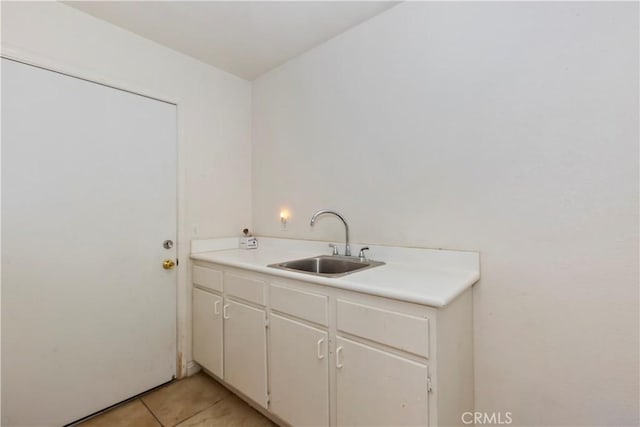 washroom featuring sink and light tile patterned floors