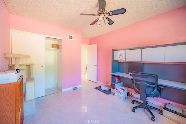 office area with a textured ceiling and ceiling fan