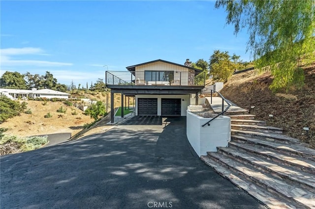 view of front of property featuring a garage