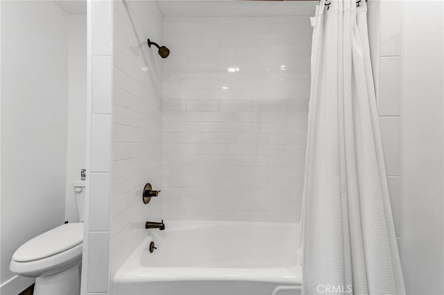 bathroom featuring toilet and shower / bath combo with shower curtain