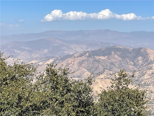 Listing photo 3 for 25610 Jacaranda Dr, Tehachapi CA 93561