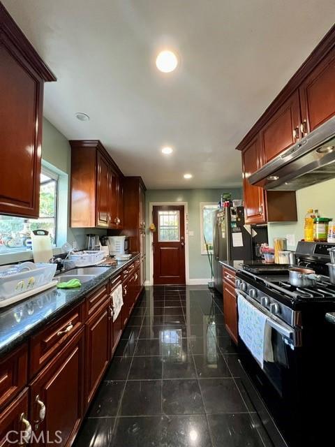 kitchen with sink and stainless steel gas range oven