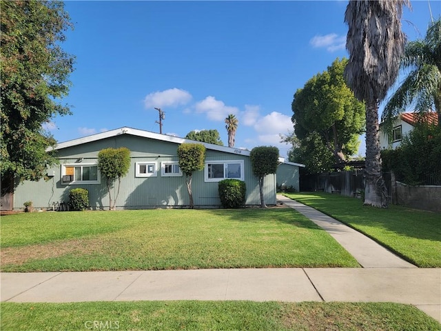 ranch-style house featuring a front lawn