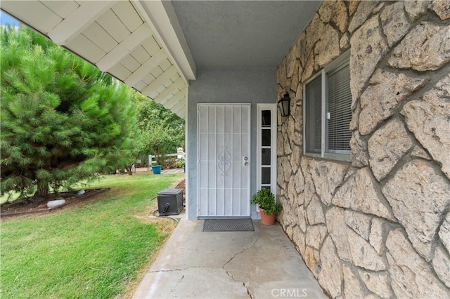 entrance to property with a yard