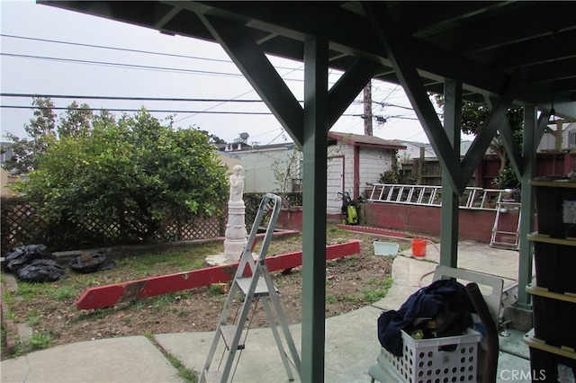 view of yard featuring a patio area