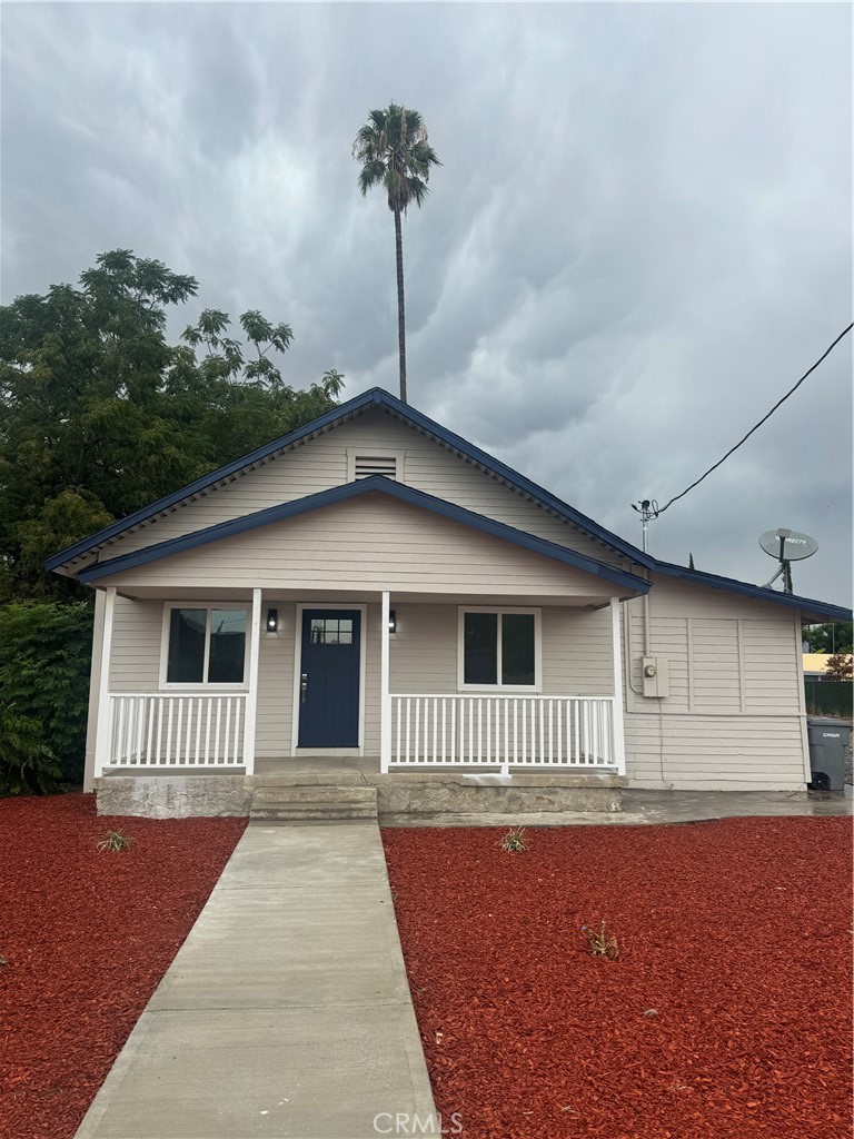 view of front of home with covered porch