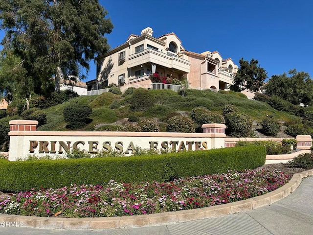 view of community / neighborhood sign