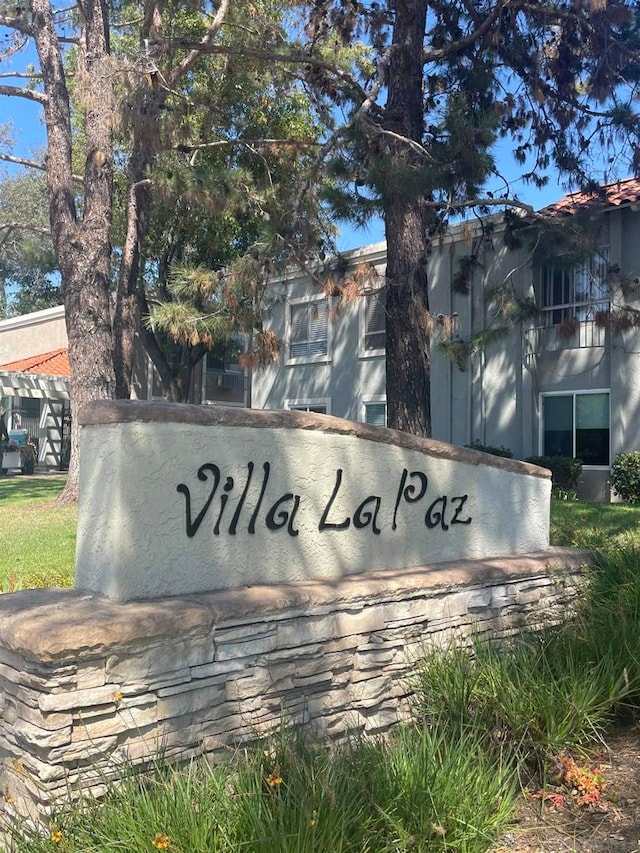 view of community / neighborhood sign