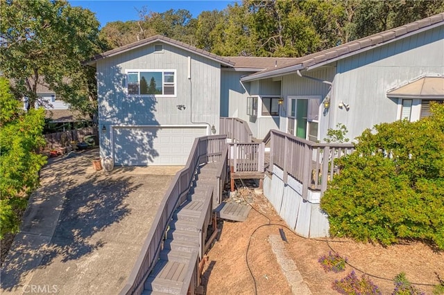 view of front of property featuring driveway and a garage