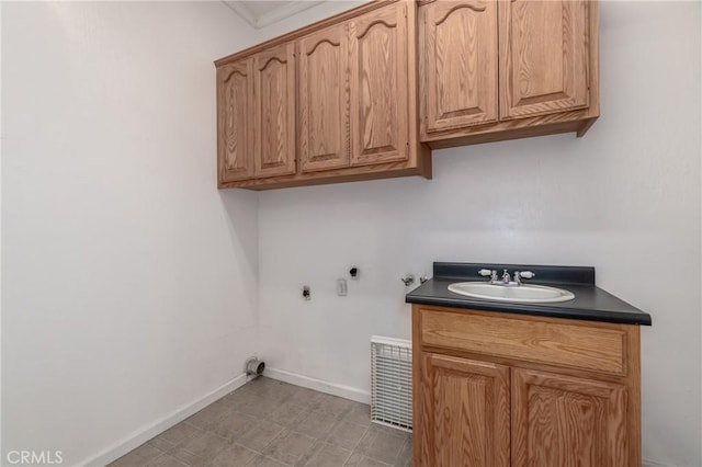 clothes washing area featuring hookup for a washing machine, cabinet space, a sink, gas dryer hookup, and baseboards