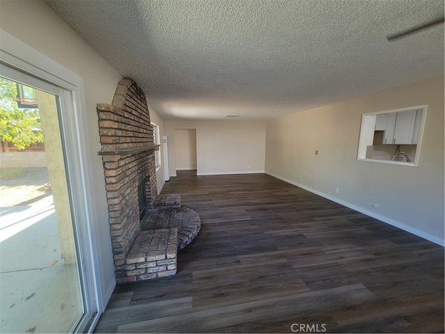 spare room with ceiling fan, a textured ceiling, and dark wood-type flooring