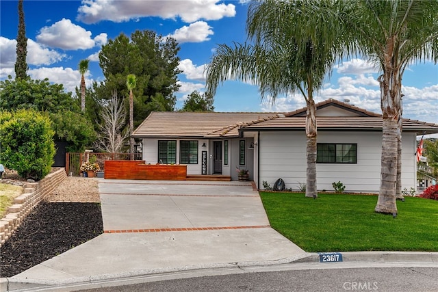 single story home with a front yard