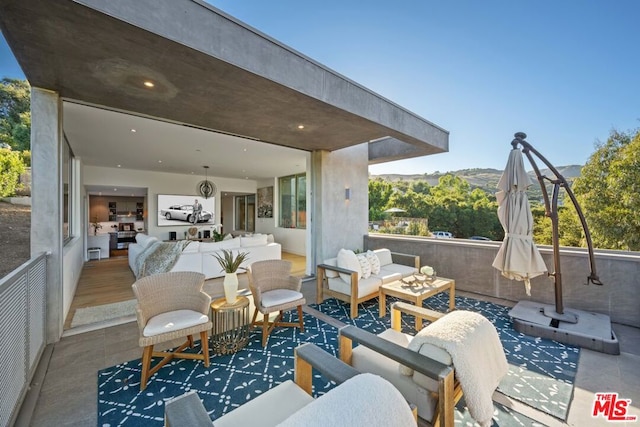 view of patio featuring an outdoor hangout area