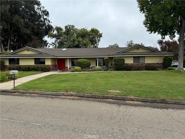 ranch-style home with a front lawn