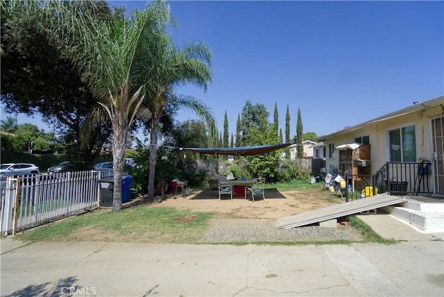 view of yard featuring a patio