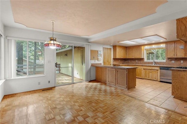 6032 Tiffin Ct, Magalia, CA 95954 - kitchen featuring a peninsula, tasteful backsplash, visible vents, baseboards, and dishwasher