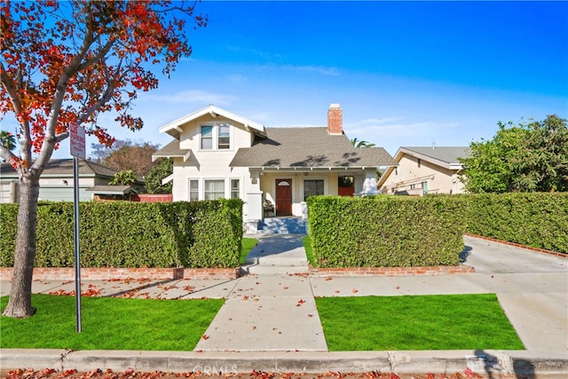 view of front facade with a front yard