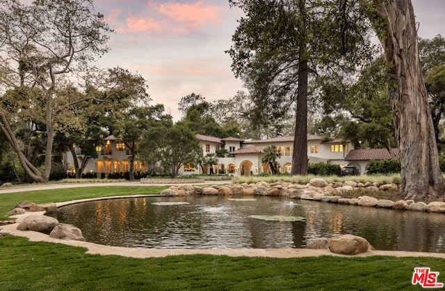 exterior space featuring a lawn