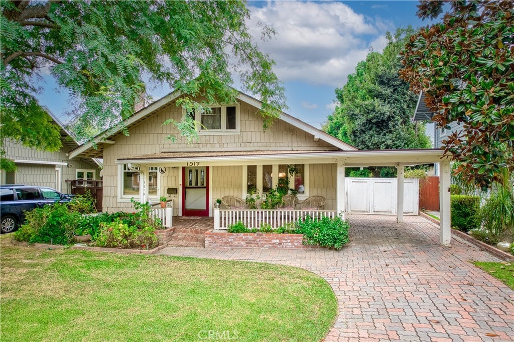 view of front facade with a front lawn and a porch