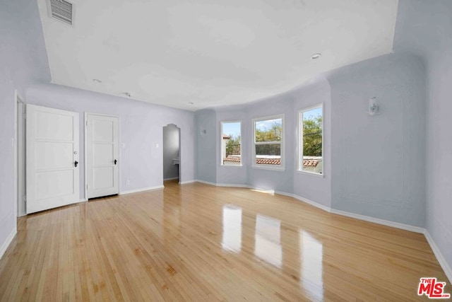 unfurnished room featuring light hardwood / wood-style flooring