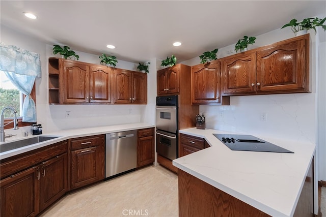 kitchen with stainless steel appliances, recessed lighting, a sink, and a peninsula